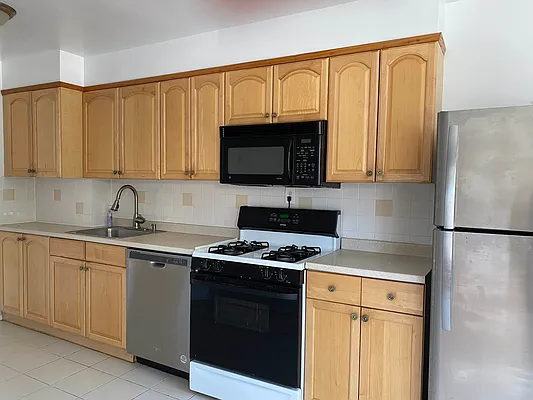 Rented by Douglas Elliman | media 24