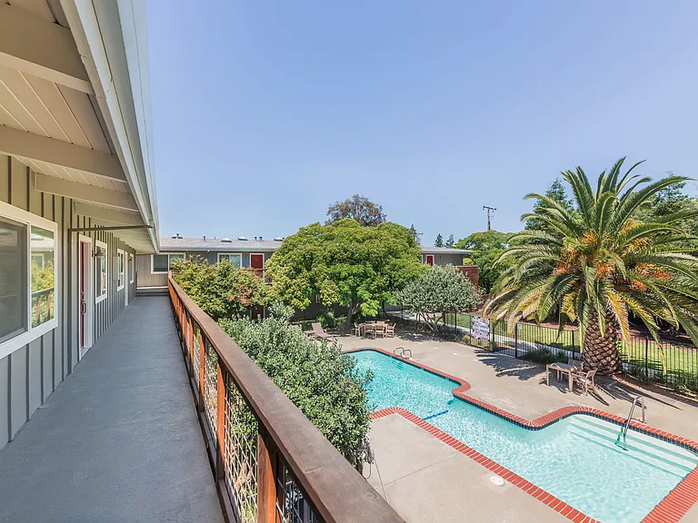 Poets Corner Apartments — Photo 13