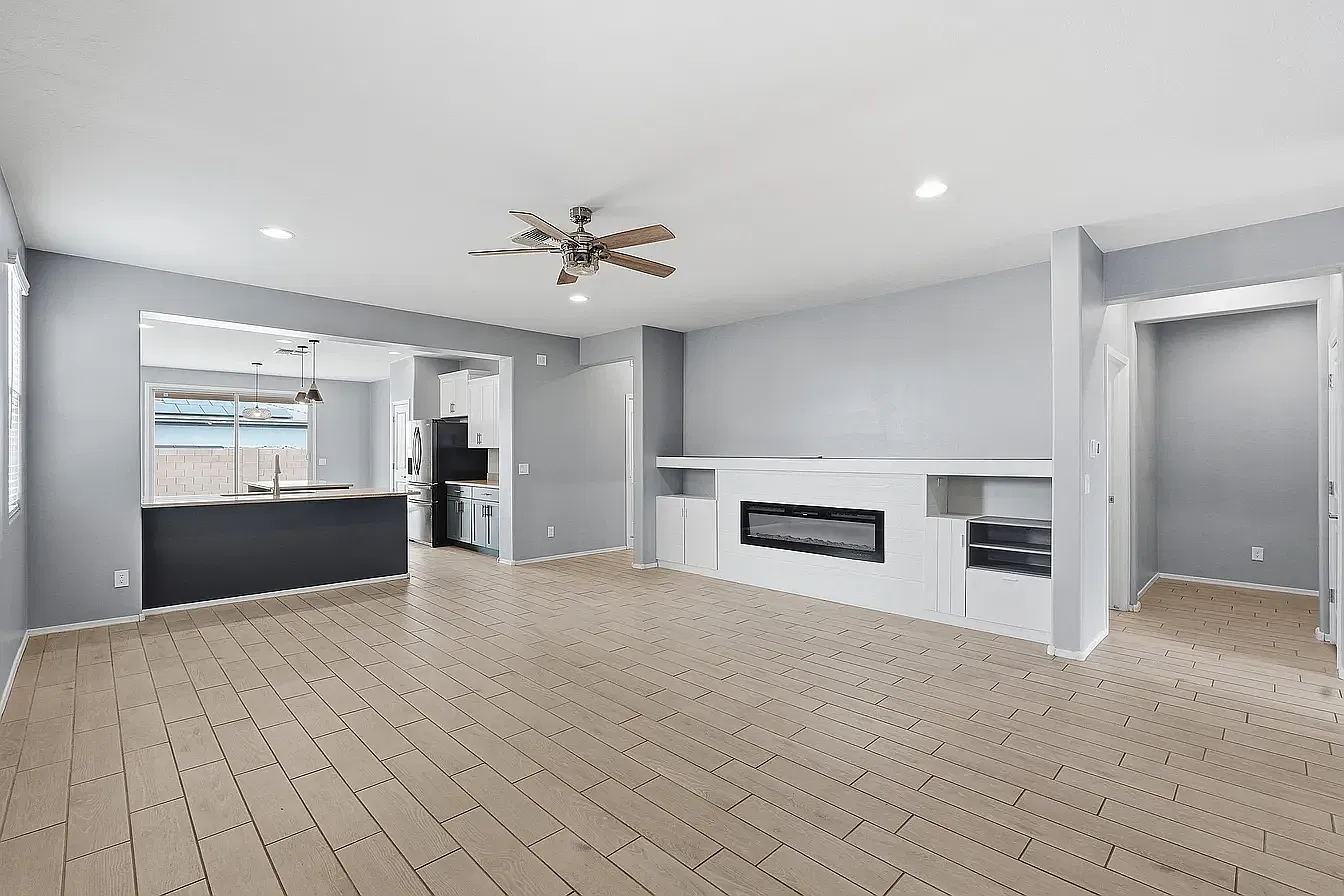3 bed, 1967 sqft, $2,200 — Photo 2