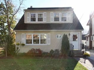 26 Harvard St, Garden City, NY 11530