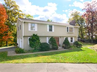 36 Donohue Dr, Norwalk, CT 06851