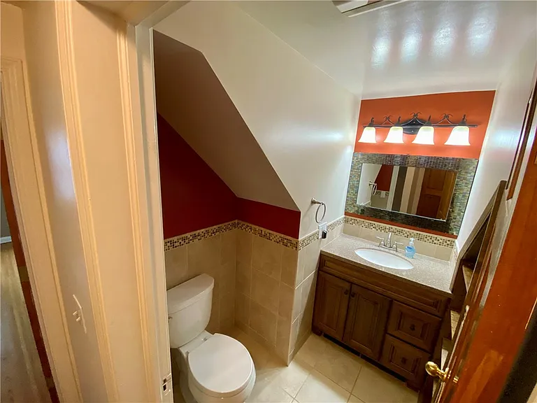 35 Westmoreland Dr — Photo 17