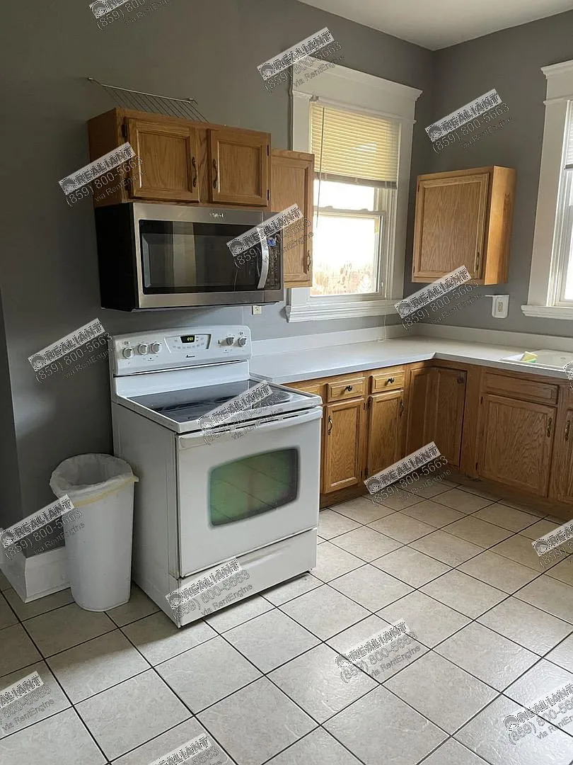 3 bed, 2.0 bath, 2178 sqft, $1,645 — Photo 4