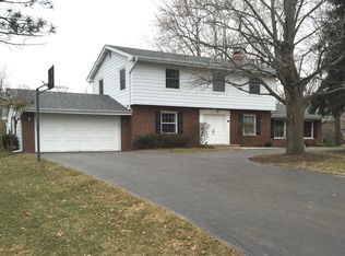 145 Foxwood Ln, Barrington, IL 60010