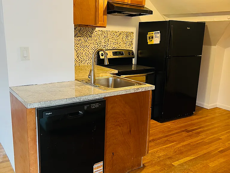28 Pasadena Rd #3 — Photo 5