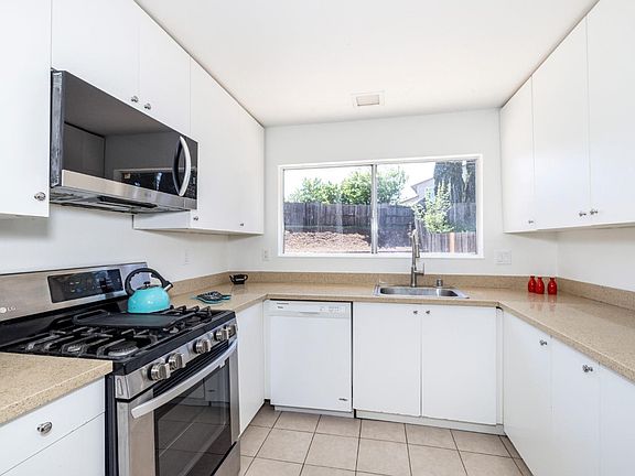 3rd image of 244 Pepperwood Street