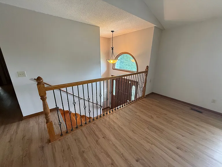 1201 Eastbrook Dr — Photo 7