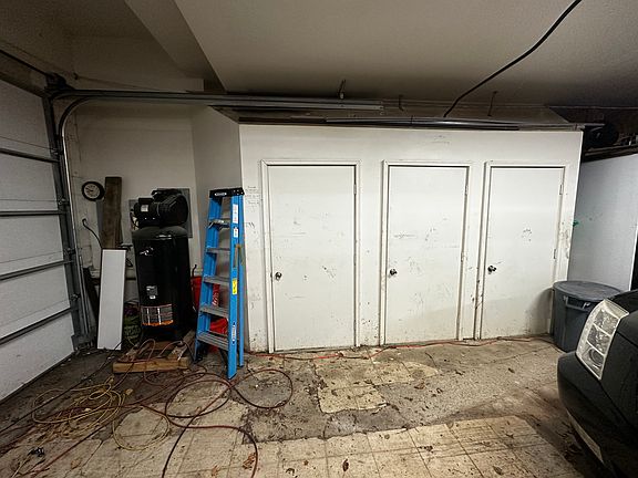 4th image of 9740 Dequindre St #4