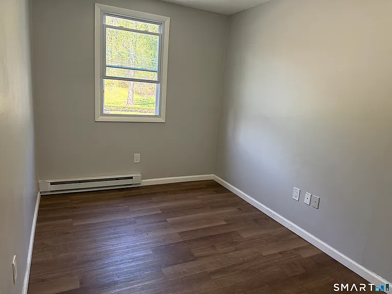 682 Old Colony Rd — Photo 3