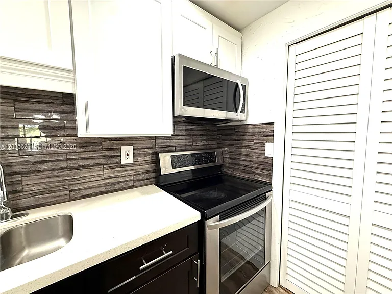 230 Lakeview Dr #307 — Photo 5