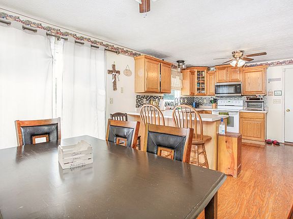 5th image of 3188 Manzanita Dr
