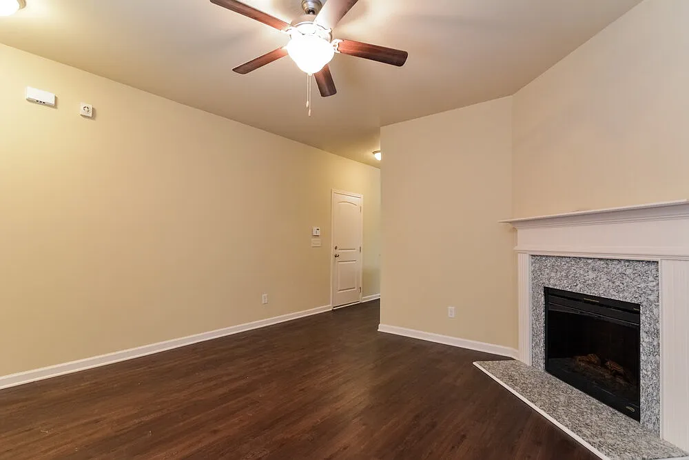 3 bed, 2.5 bath, 1615 sqft, $3,040 — Photo 4
