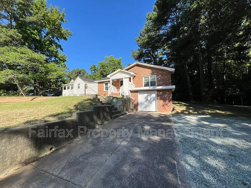 2616 S Roxboro St
