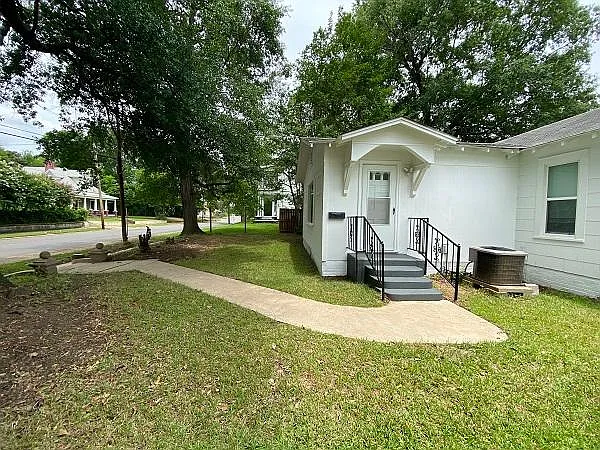 604 N Bolivar Street — Photo 3