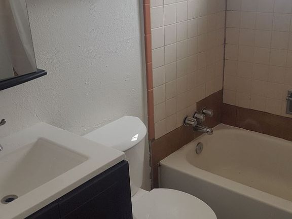 5th image of 603 N D St