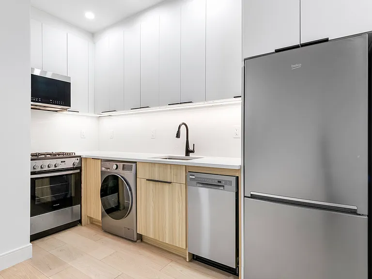 690 Riverside Dr #1C — Photo 1