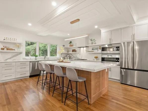 11 Brooks St, Winchester, MA 01890