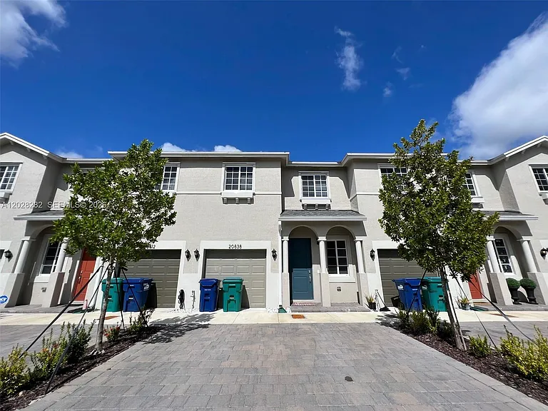 20838 NW 13th Ave — Photo 1
