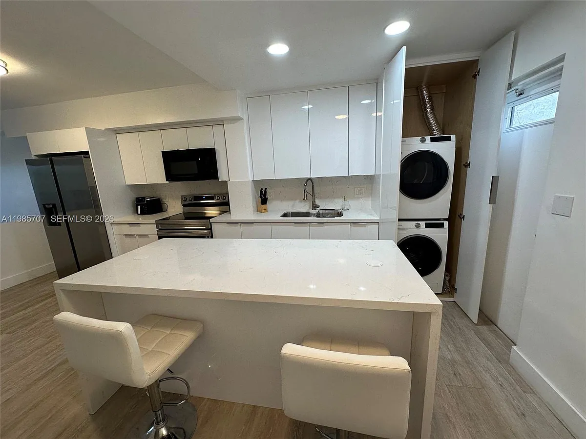 Building Photo - 10900 SW 104th St #322