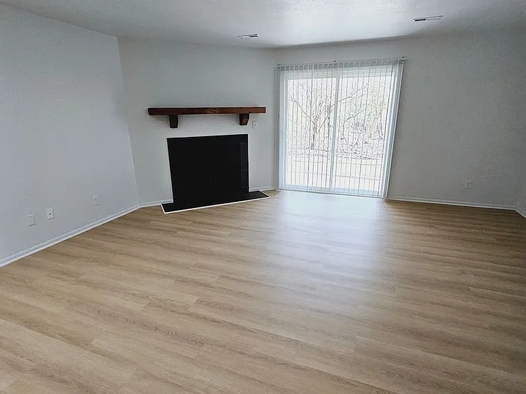 Sugarbush Apartments — Photo 194