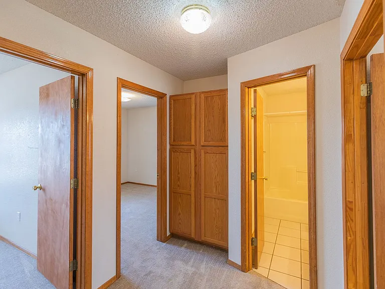 1378 Challenger Ave — Photo 4