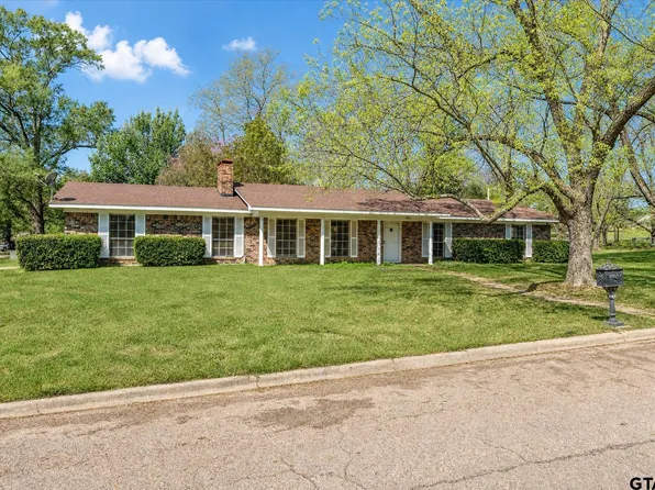 102 Westwood Pkwy, Naples, TX 75568