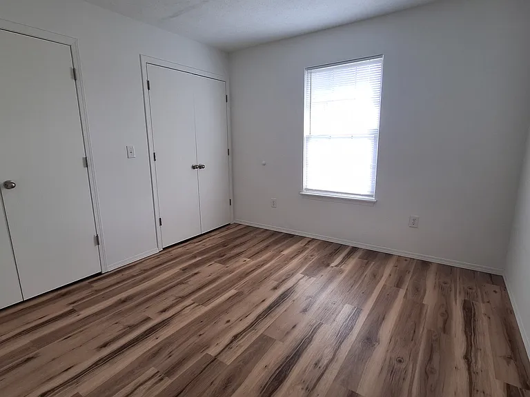 Collins Point Apartments — Photo 19