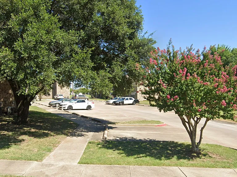 615 Cedar St — Photo 4
