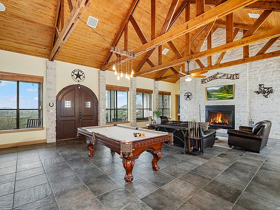 4th image of 800 High Oaks