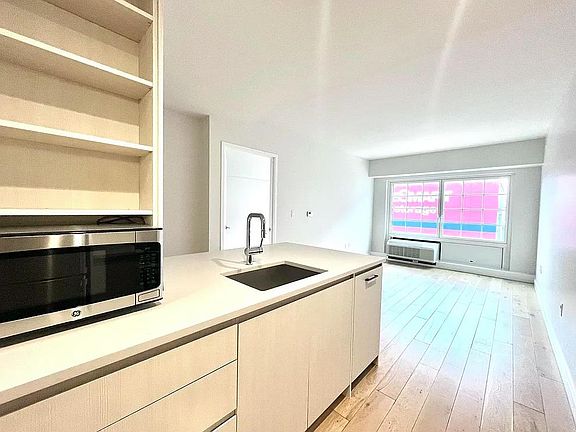 4th image of 555 Waverly Ave APT 7M