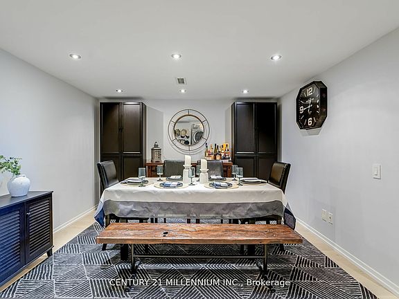 4th image of 1040 The Queensway #111