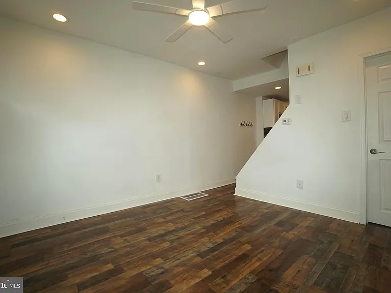 539 Turner St — Photo 6