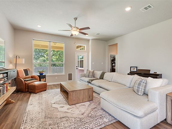 3rd image of 1426 Kingsgate Dr