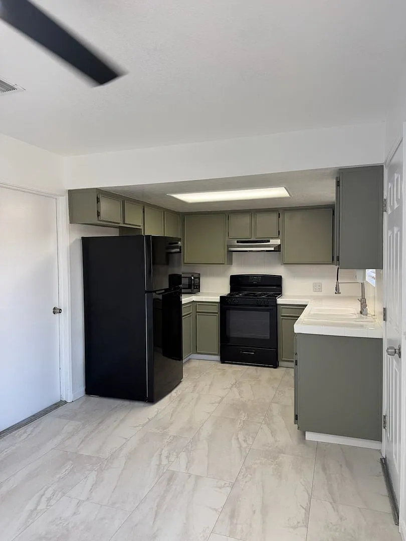 127 S. Gateway Blvd. — Photo 4