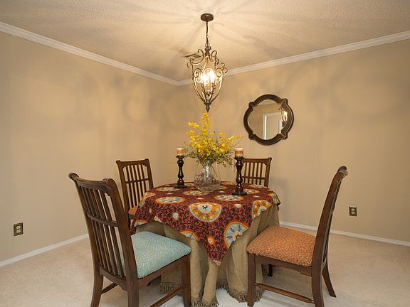 Formal dining withcrown molding