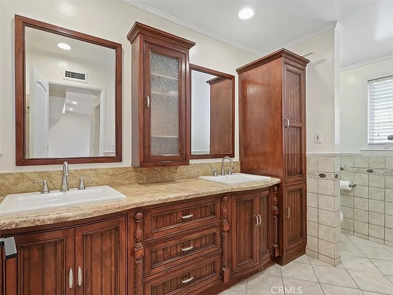 8501 Enfield Ave — Photo 7