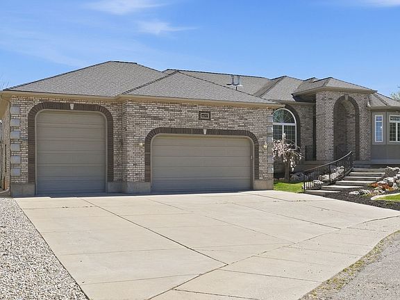 4th image of 407 W Larkspur Ln