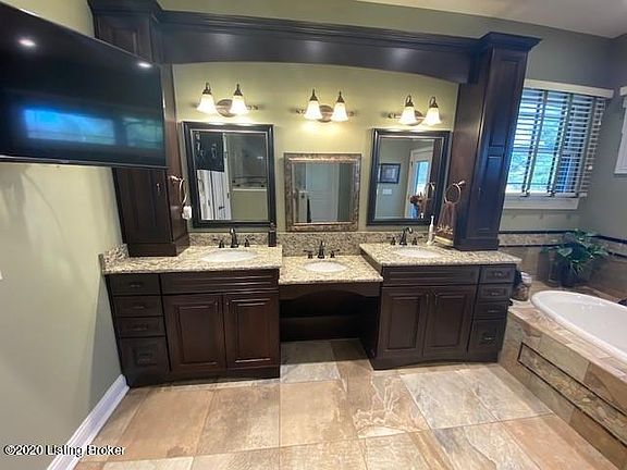 5th image of 502 Saint Andrews Dr