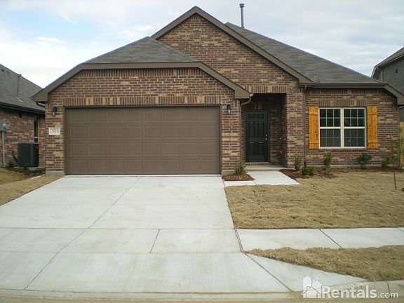 2nd image of 2825 Castle Creek Dr