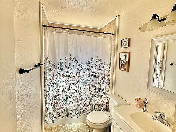 5th image of 445 W Forest Dr