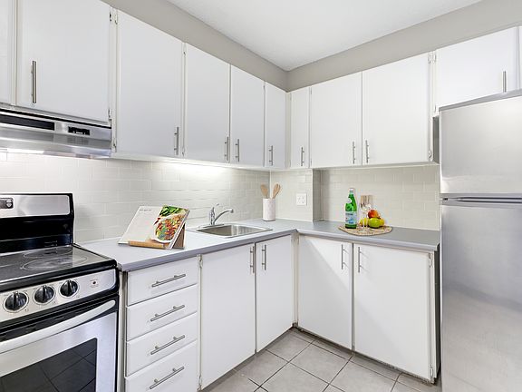 2nd image of 2870 Cedarwood Dr