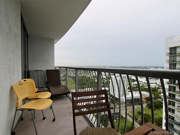5th image of 1750 N Bayshore Dr APT 3509