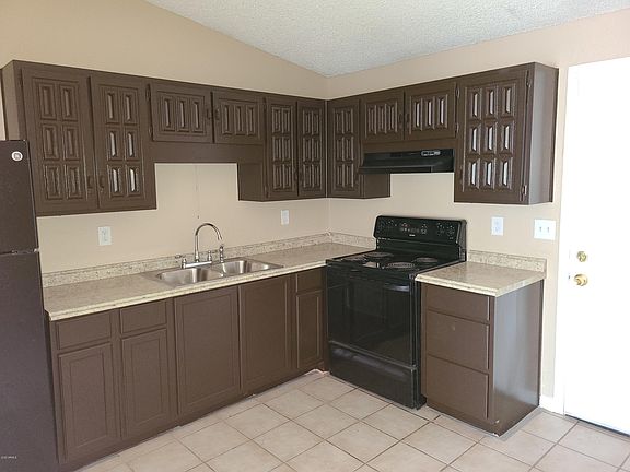 3rd image of 3646 N 69th Ave Unit 106