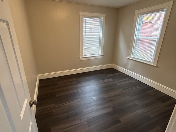 3rd image of 394 Metacom Ave