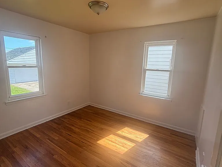 15409 Benhoff Dr — Photo 4