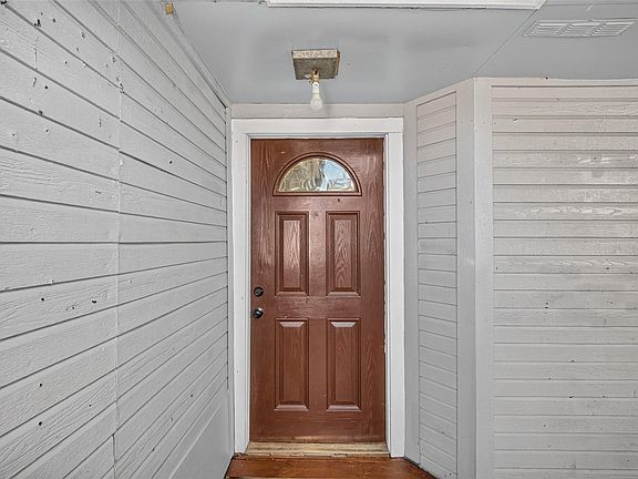 4th image of 1126 Holbech Ln