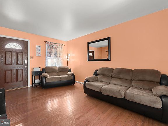 2nd image of 605 Glynock Pl