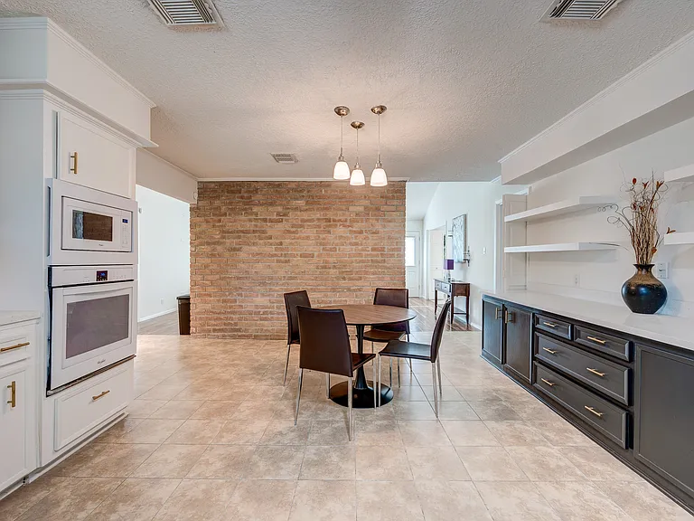 1722 S Kirkwood Rd — Photo 20
