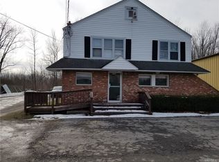 6752 Akron Rd, Lockport, NY 14094
