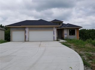 14450 Aurora Ln, Basehor, KS 66007